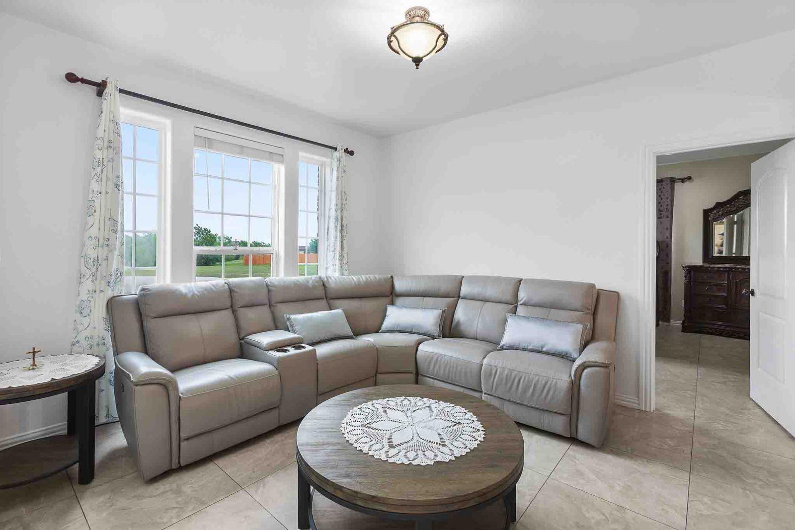 323 Woodbrook TRL