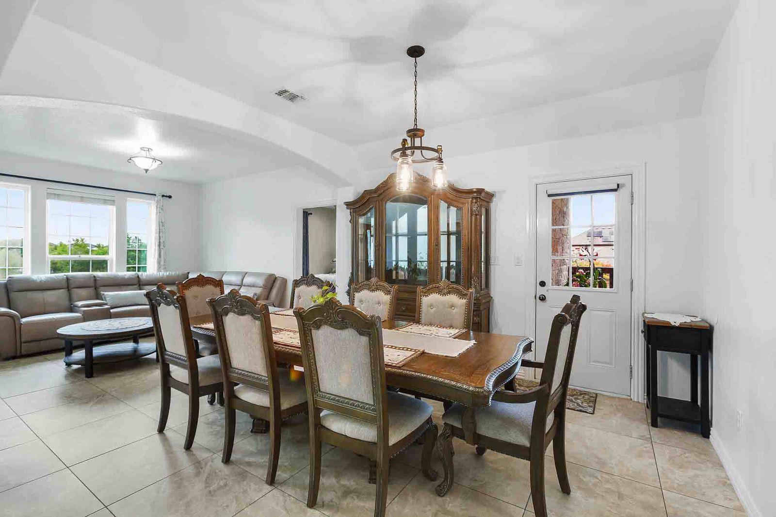 323 Woodbrook TRL