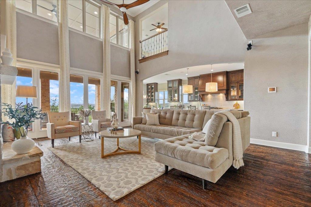 457 Santaluz LN