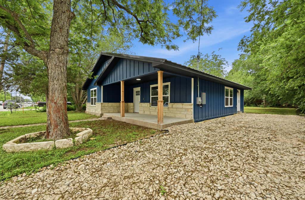 Photo of 827 Clearfork ST, Lockhart, TX 78644 (MLS # 6893290)