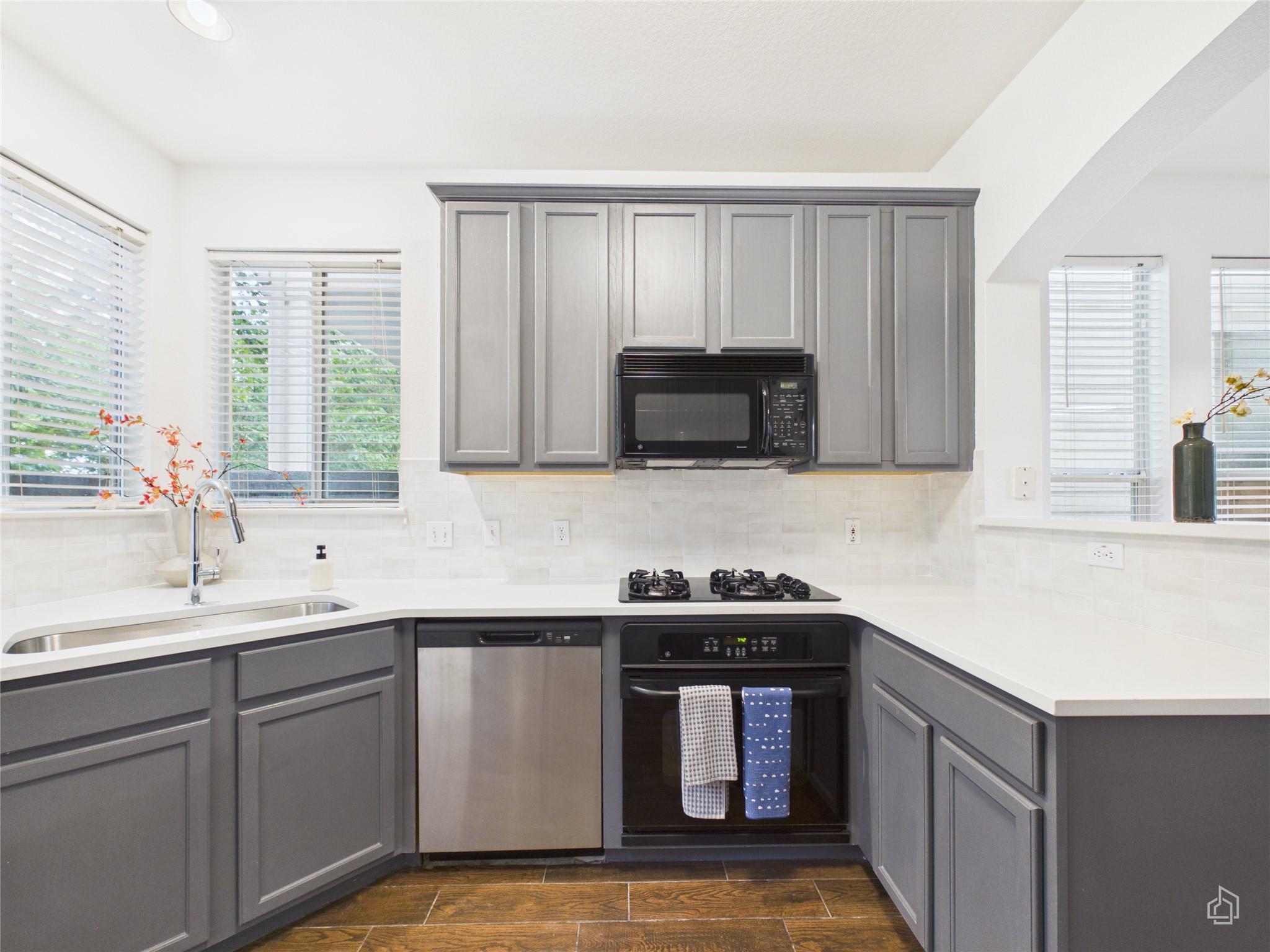 1819 Village Oak CT