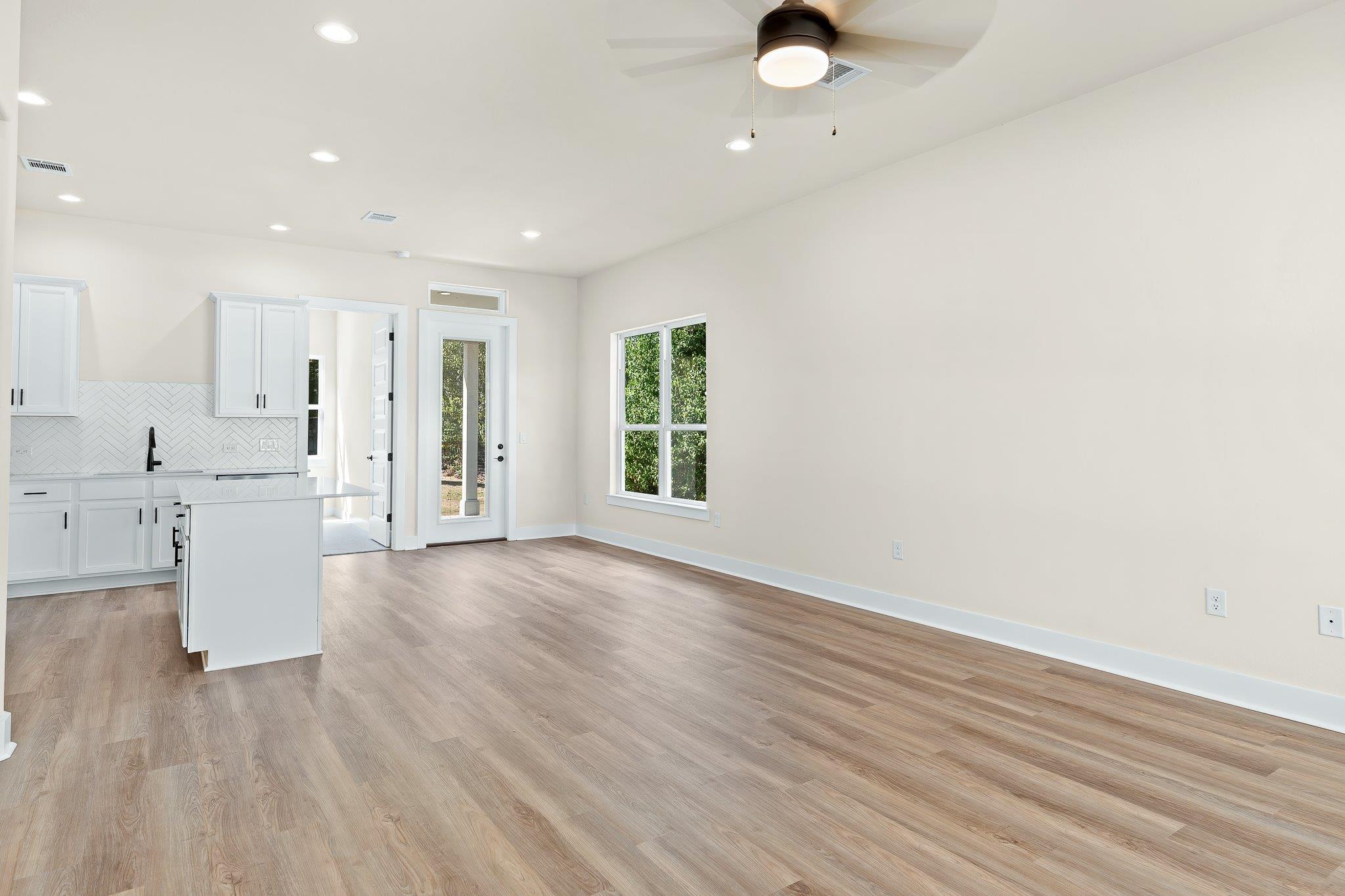 223 W Allen ST