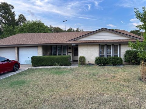 Photo of 7210 Meadowood DR, Austin, TX 78723 (MLS # 6241614)