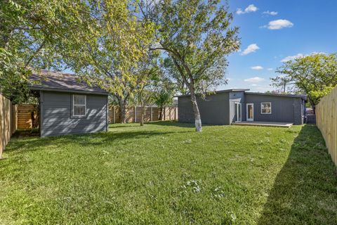 Tiny photo for 1712 Hillcrest LN, Austin, TX 78721 (MLS # 4508953)