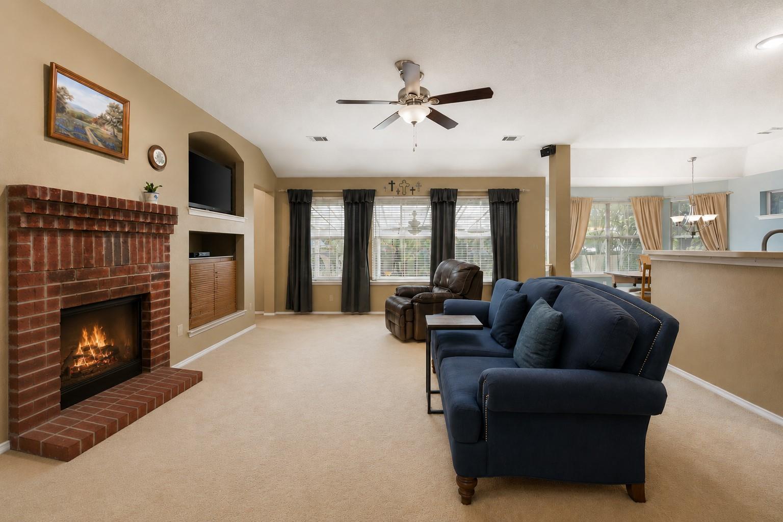810 Hilltop DR