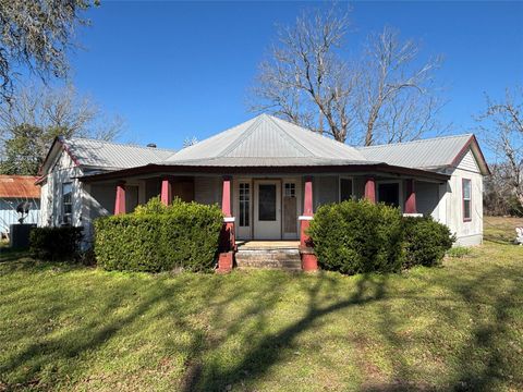 5612 HWY 71 E Smithville TX 78957