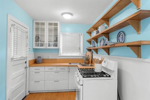 Tiny photo for 2108 Rountree DR, Austin, TX 78722 (MLS # 3771946)