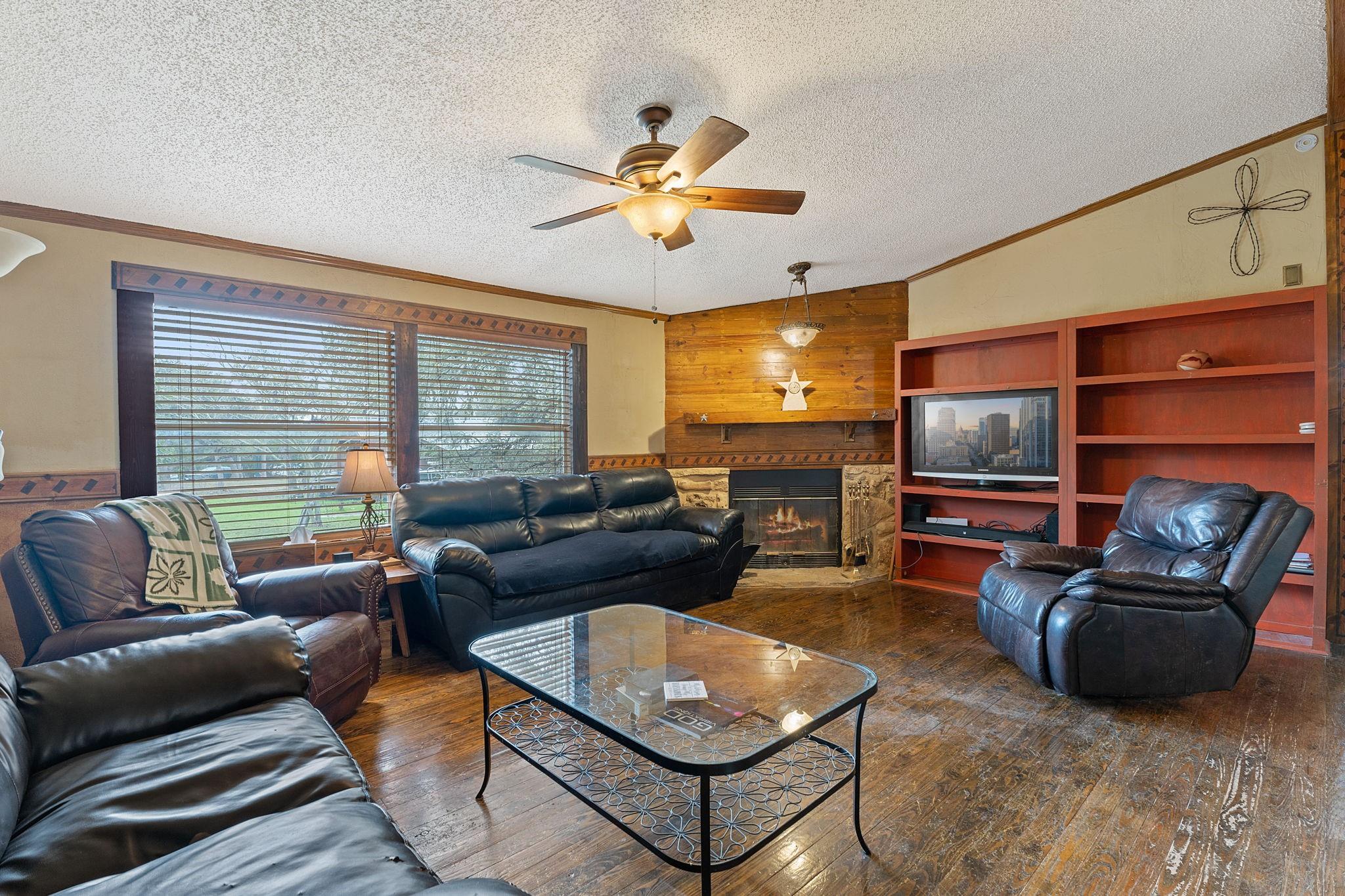 715 Bee Gee RD