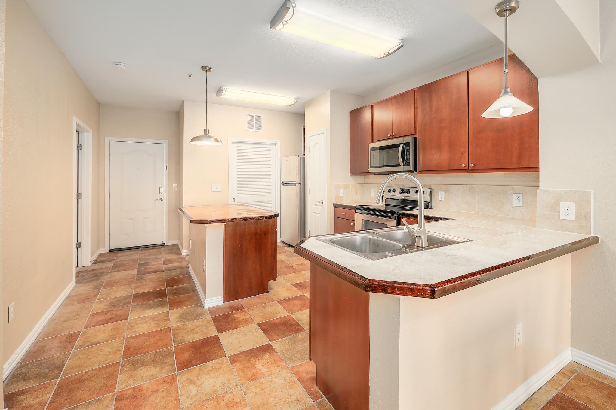 2505 San Gabriel ST 304