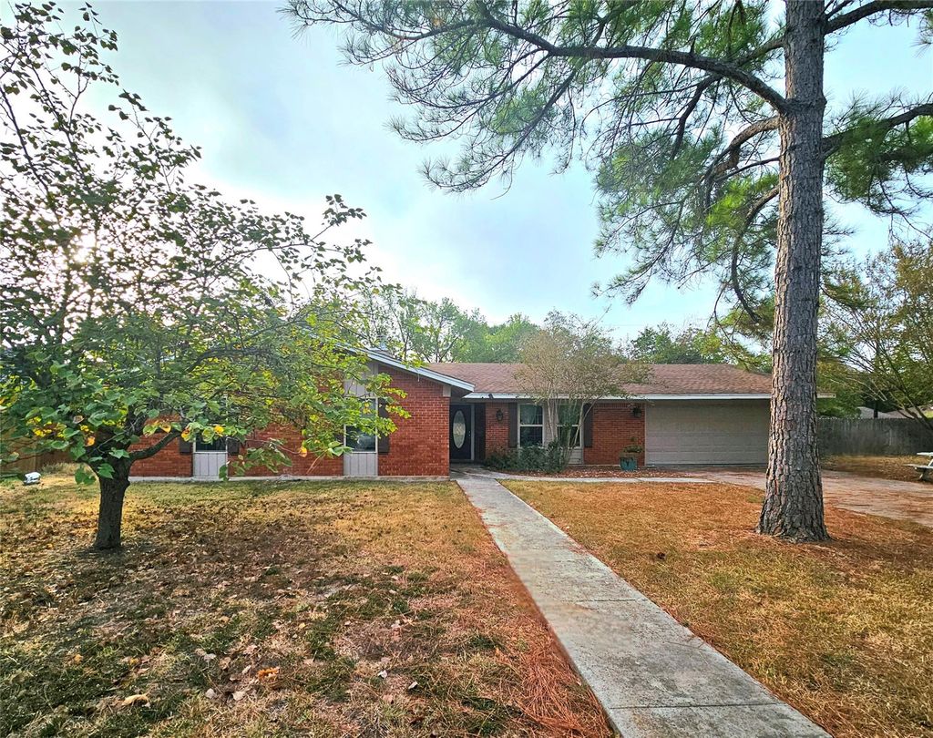 Photo of 810 Vogel DR, Lockhart, TX 78644 (MLS # 3380672)