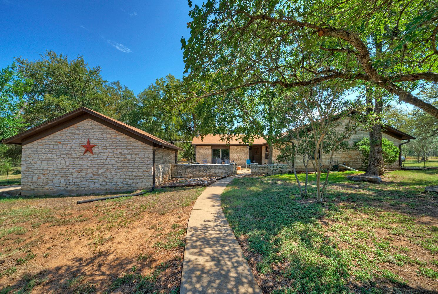 2300 Robin RD
