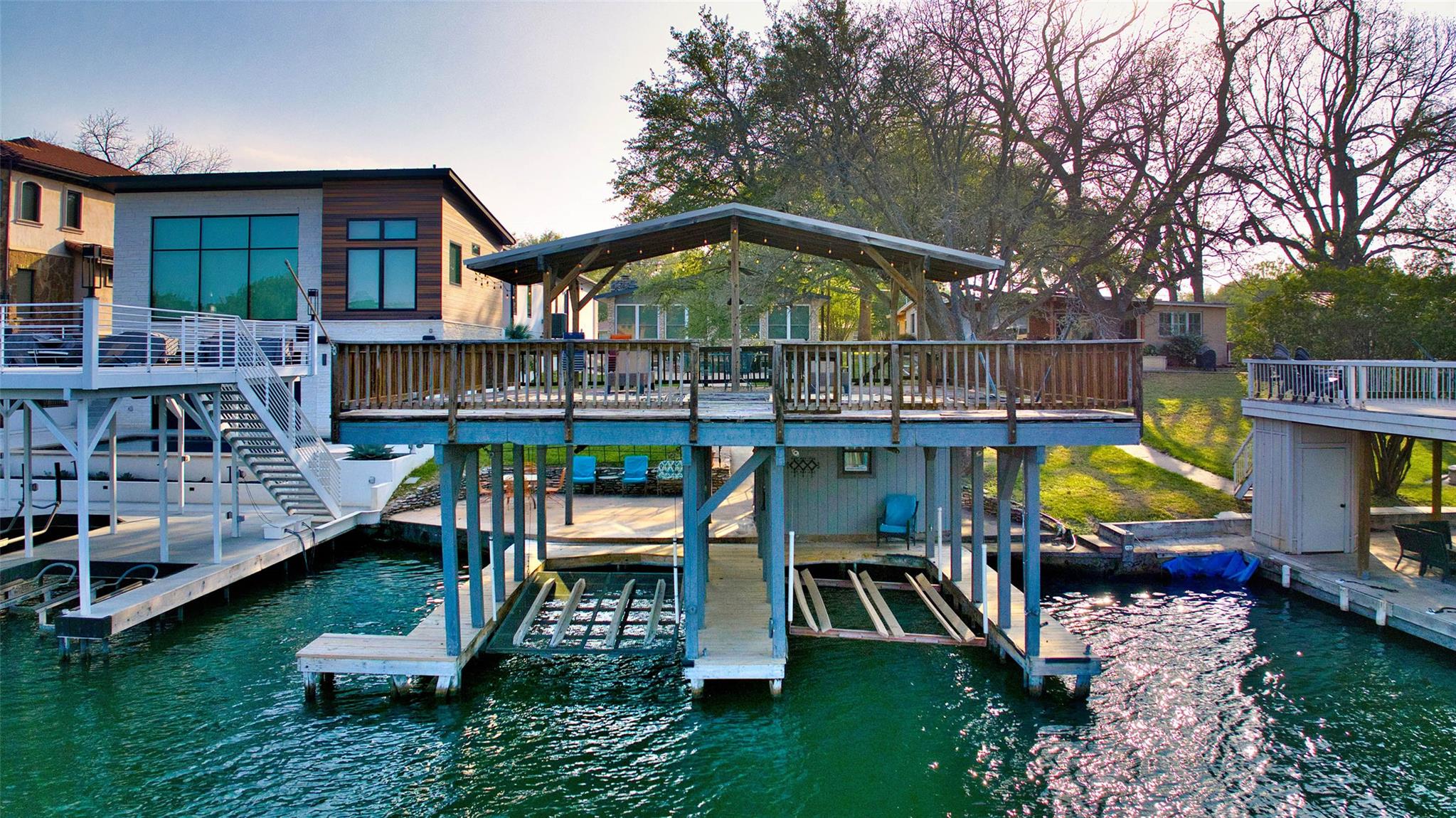 108 Riverside DR