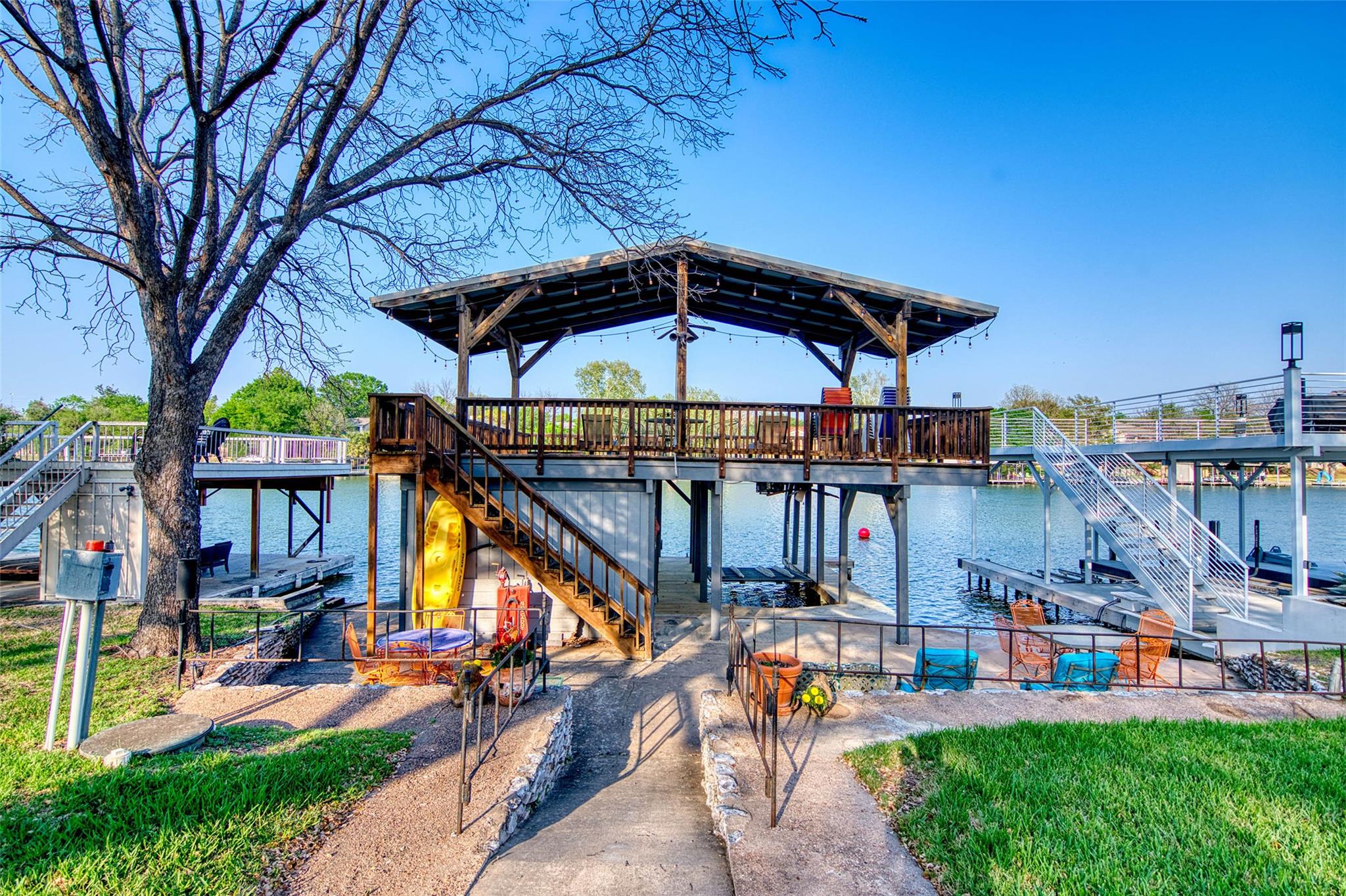 108 Riverside DR