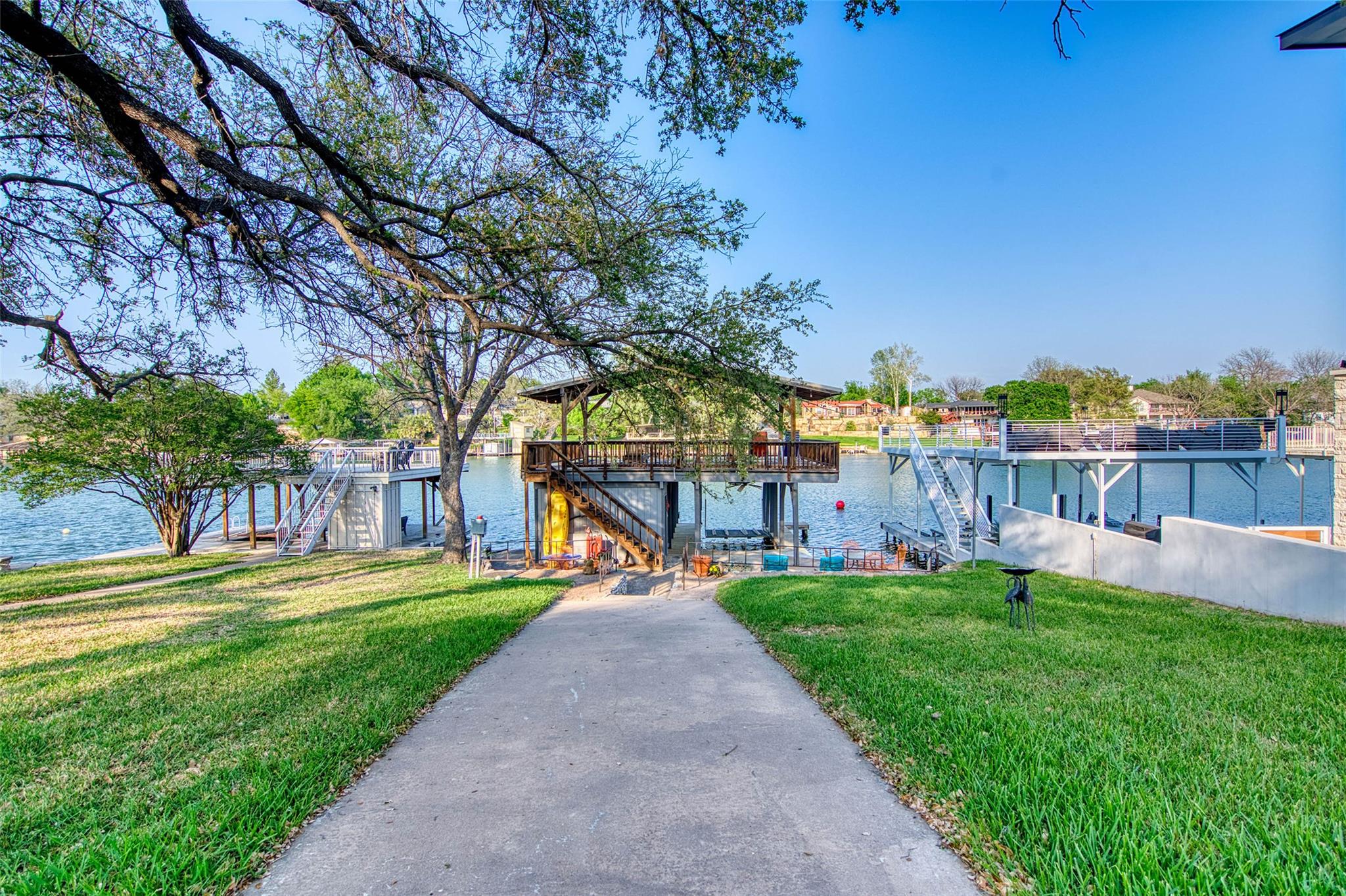 108 Riverside DR