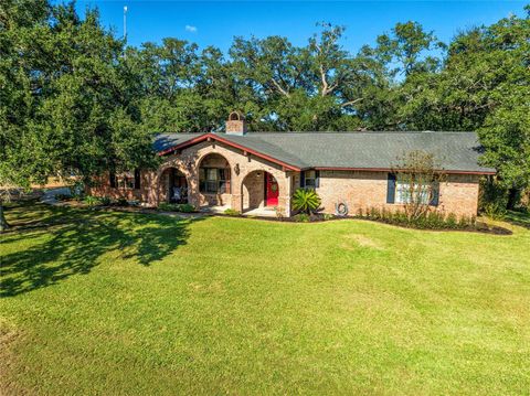 A home in Hallettsville