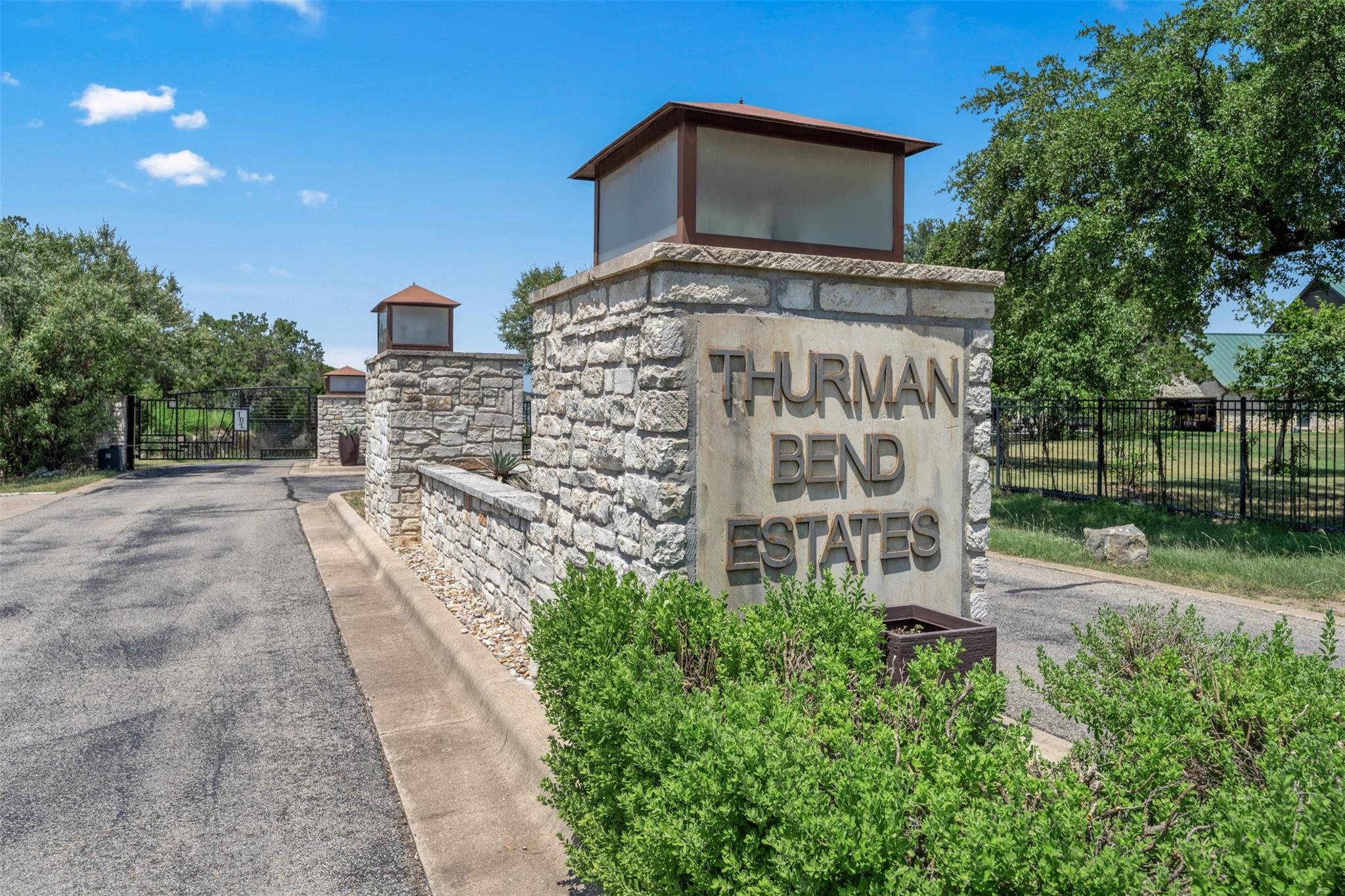 10 Thurman Bluff DR