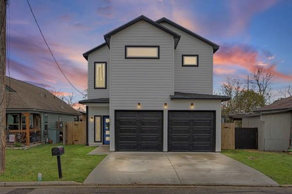 Photo of 1006 4th ST, Lockhart, TX 78644 (MLS # 8782760)