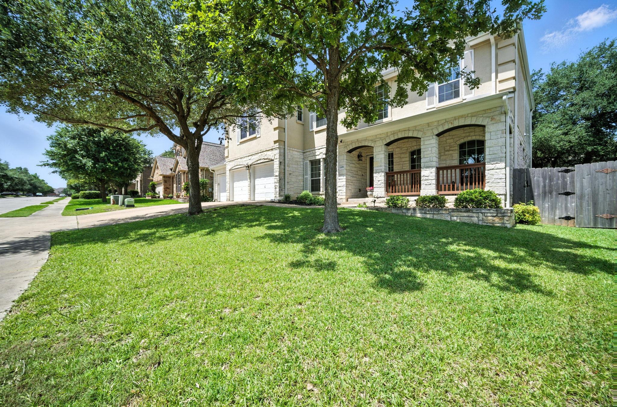 1208 Pine Forest CIR