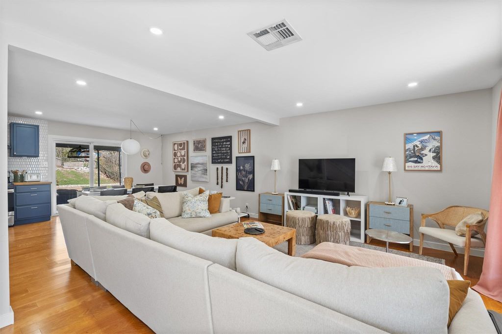 Photo of 3400 Santa Fe DR, Austin, TX 78741 (MLS # 8649833)