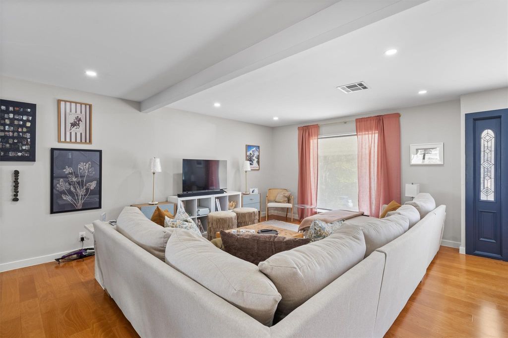 Photo of 3400 Santa Fe DR, Austin, TX 78741 (MLS # 8649833)