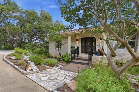 Photo of 1504 Twilight Ridge DR, Austin, TX 78746 (MLS # 4836314)