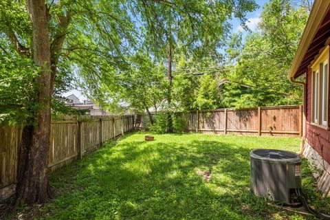 Tiny photo for 2804 Breeze TER, Austin, TX 78722 (MLS # 4088909)
