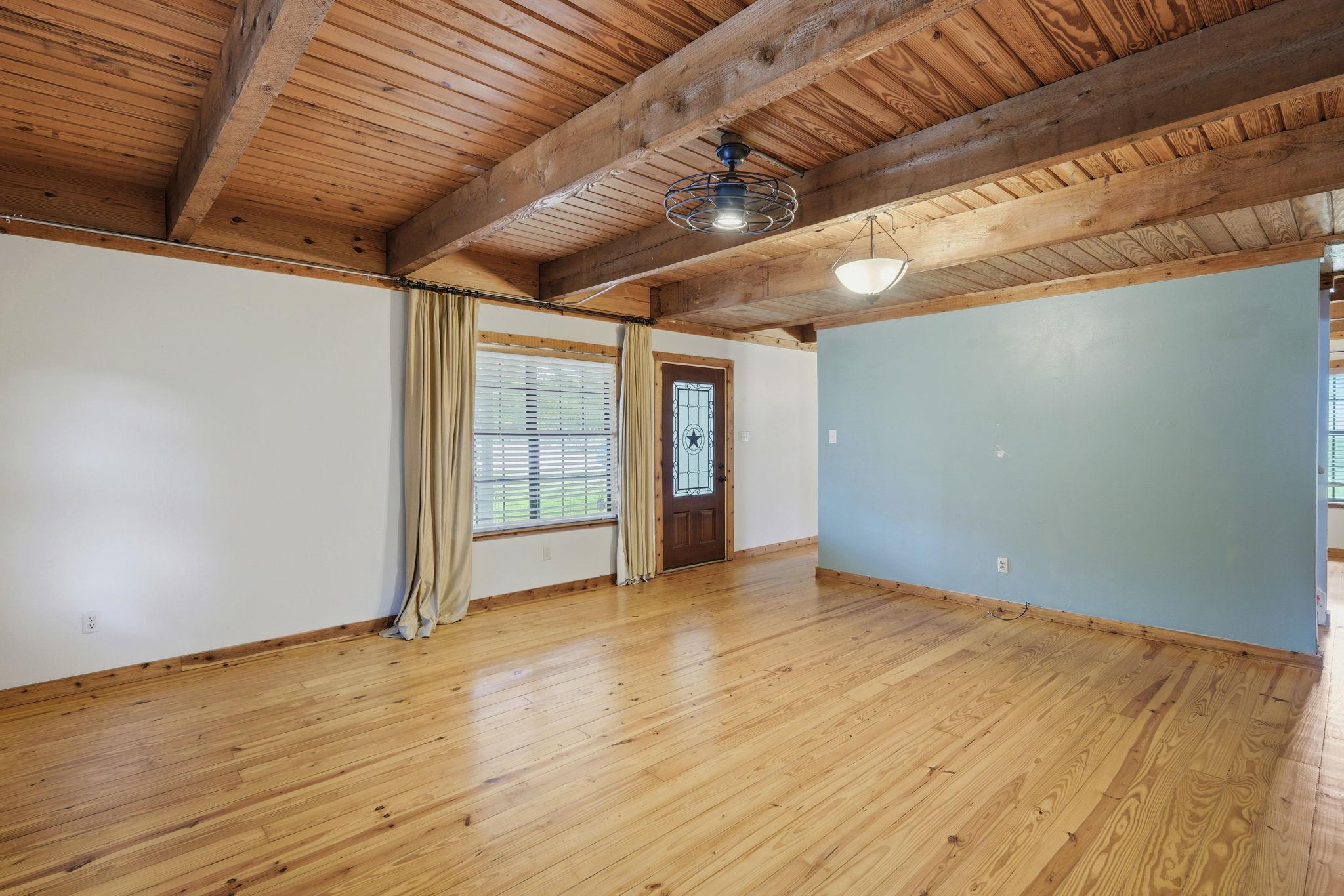 903 SUMMIT CRES