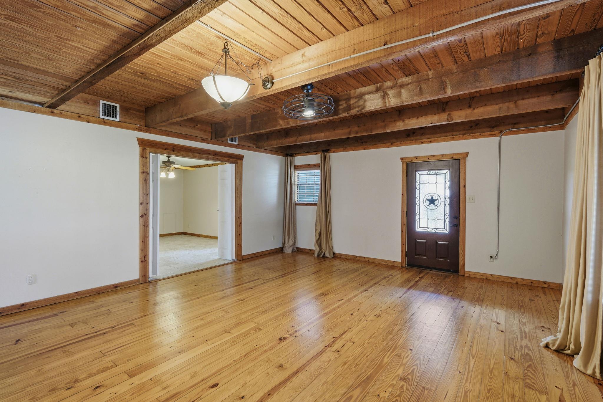 903 SUMMIT CRES