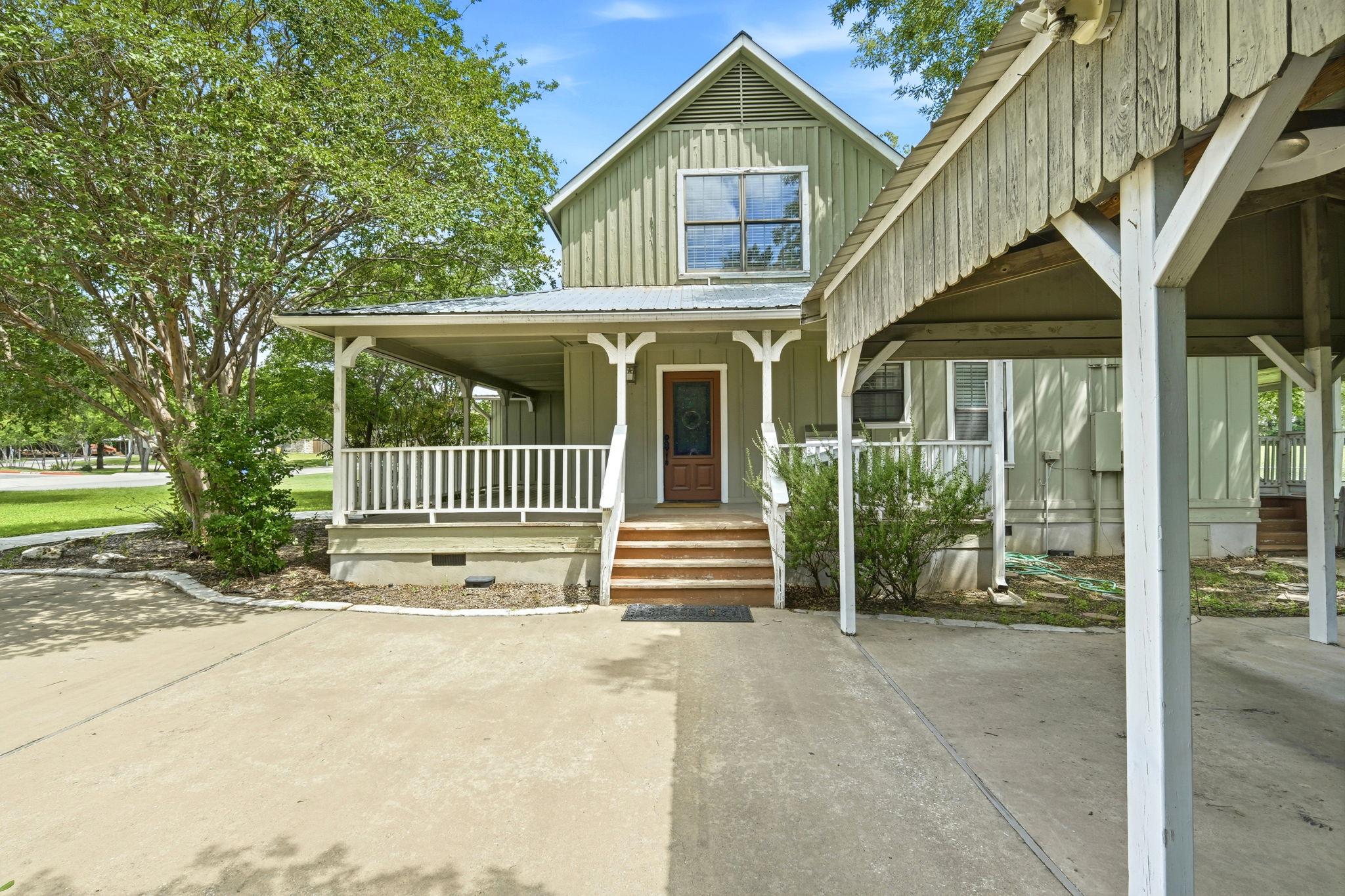 903 SUMMIT CRES