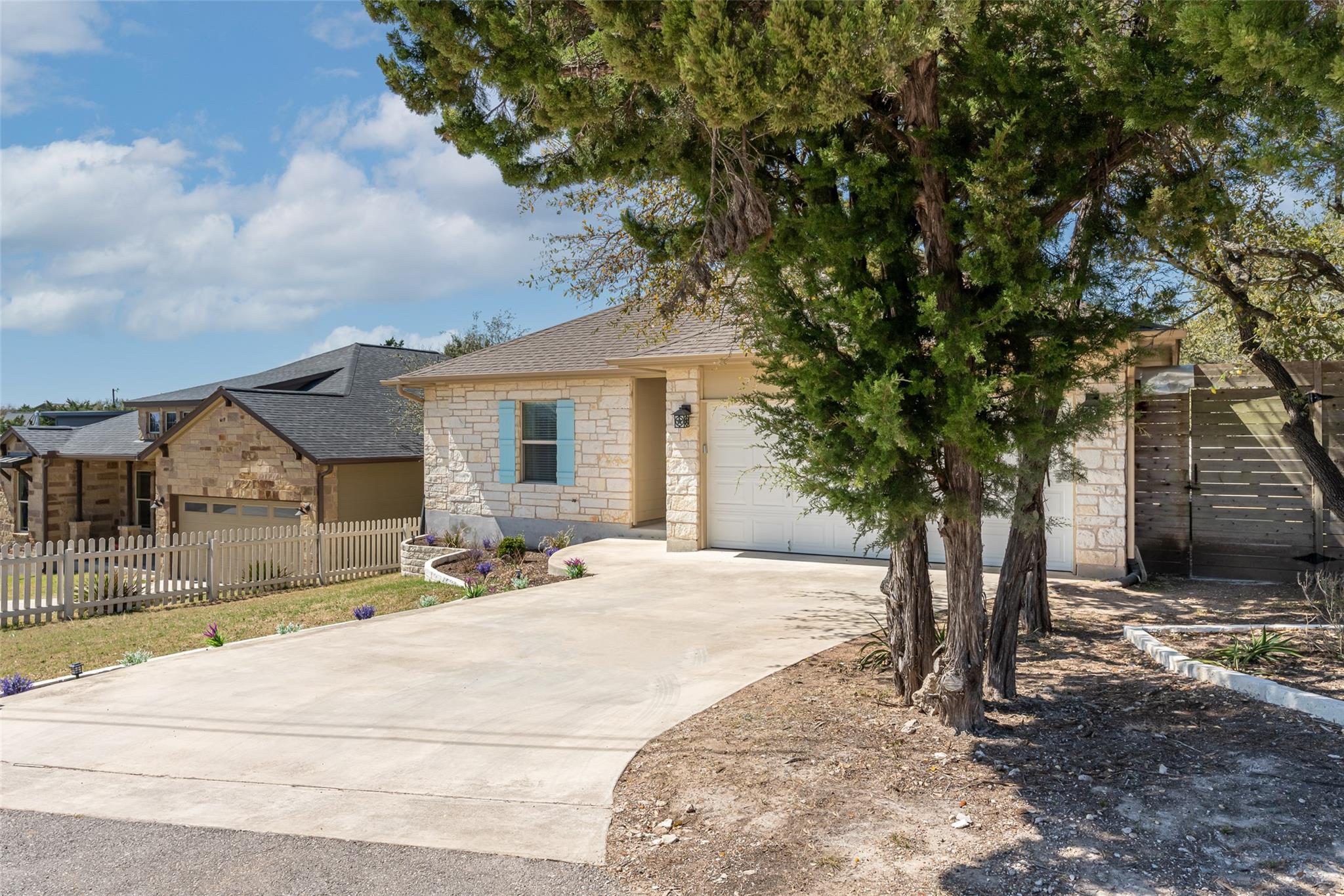 17219 Oak Cliff CIR