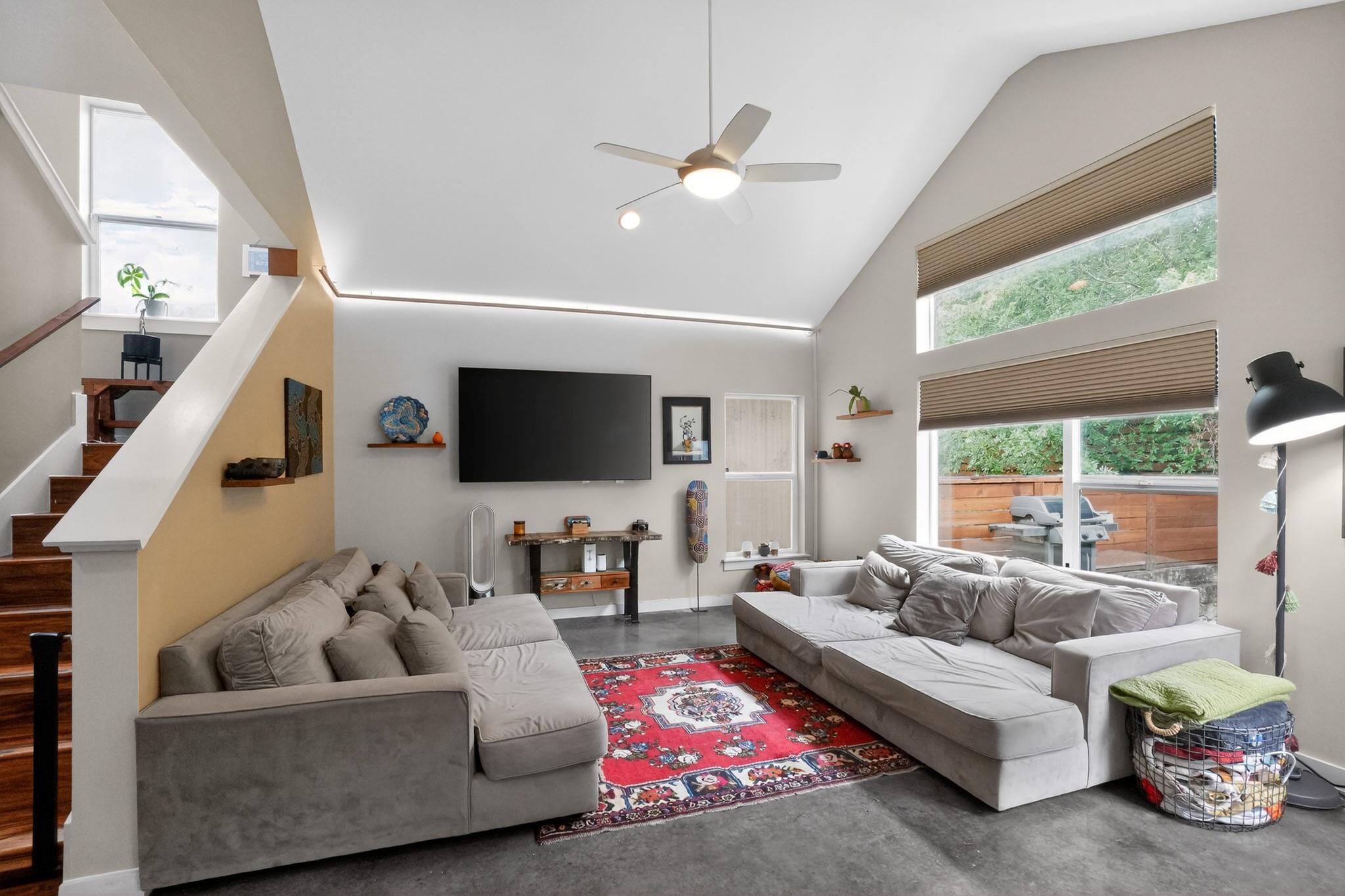 301 W Stassney LN 34