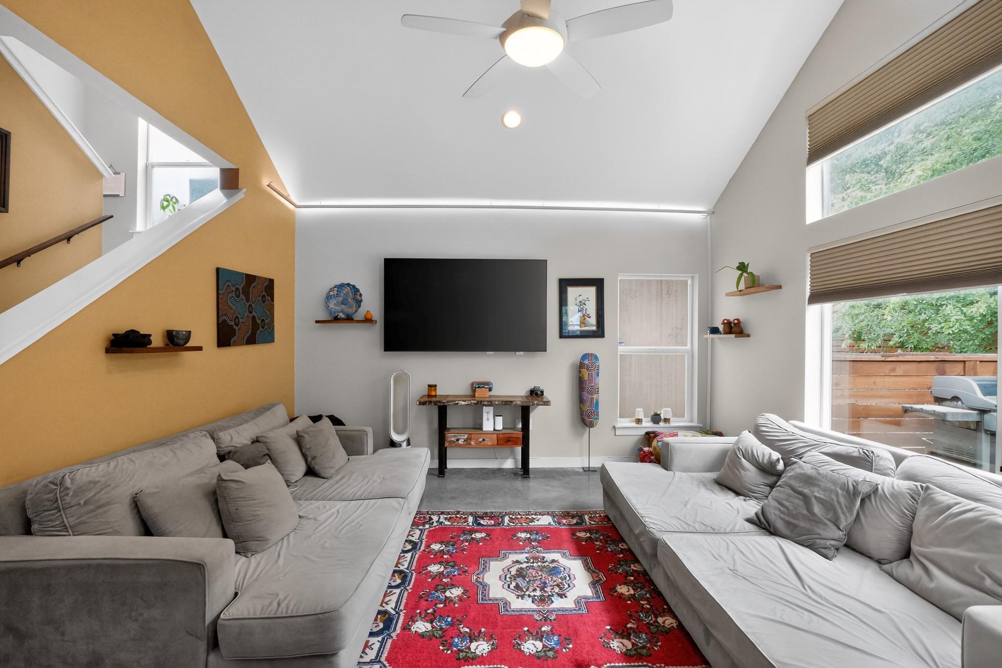 301 W Stassney LN 34