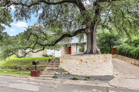 Photo of 1703 Fawn DR, Austin, TX 78741 (MLS # 2984415)