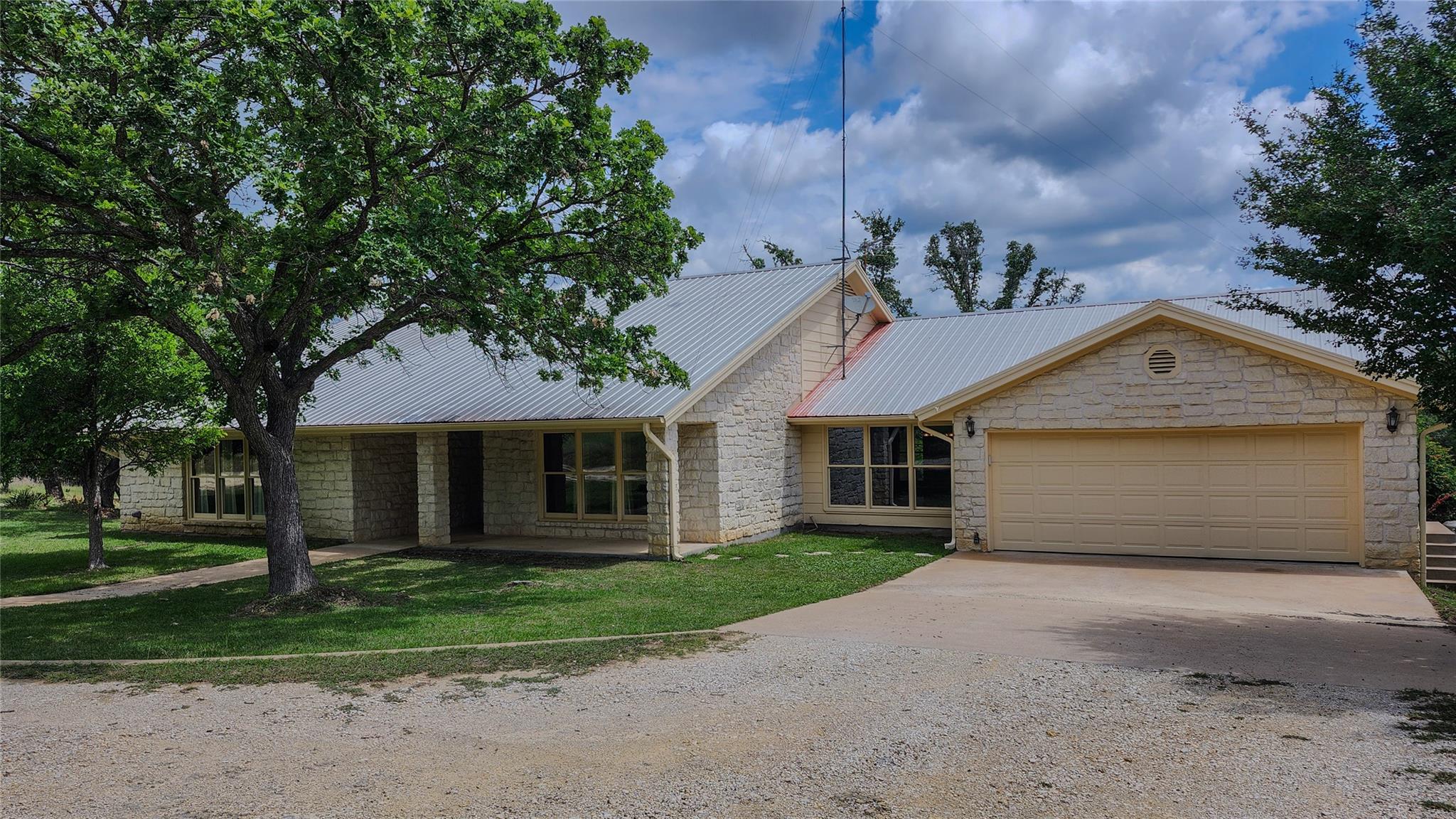 301 Greenleaf DR