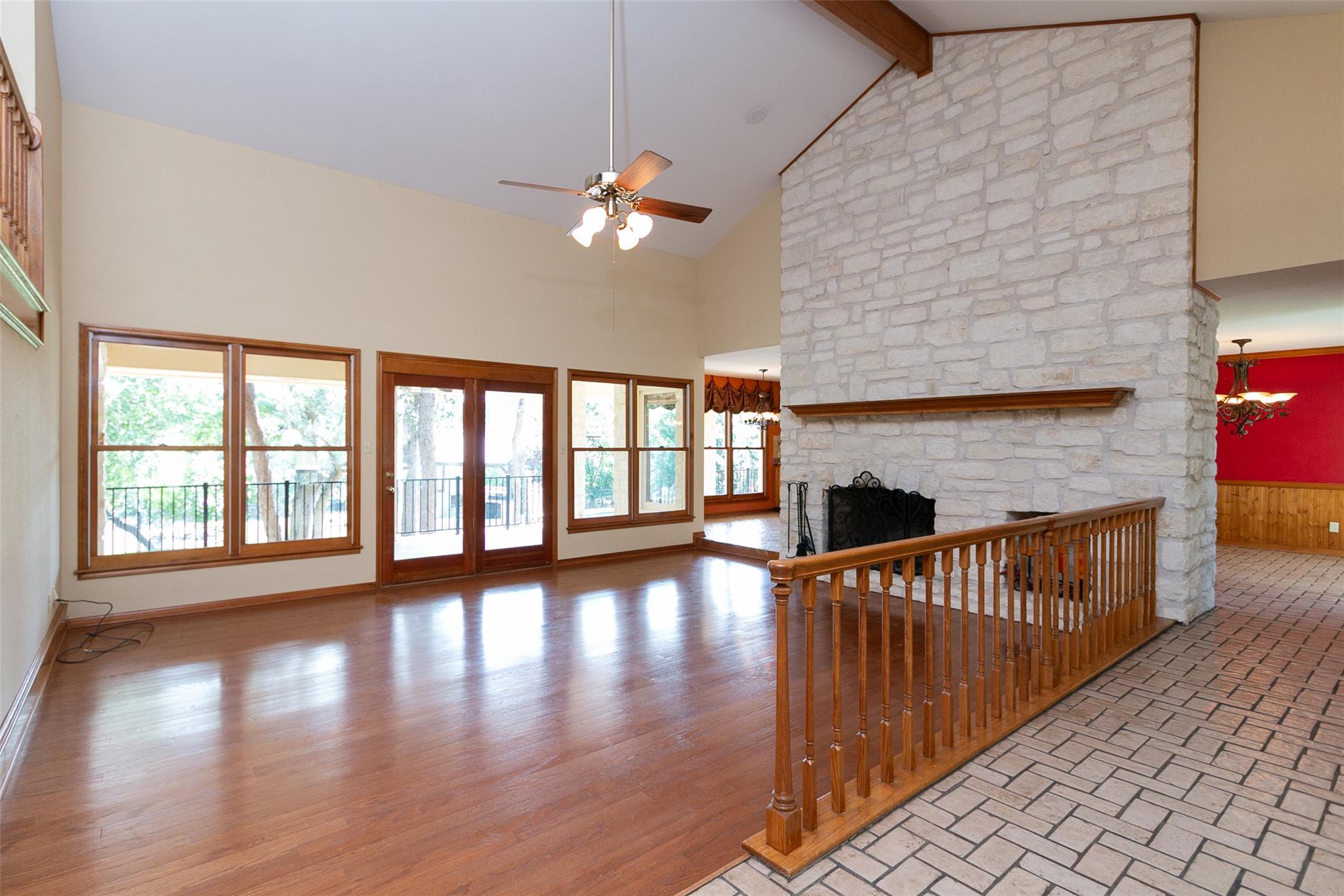 301 Greenleaf DR