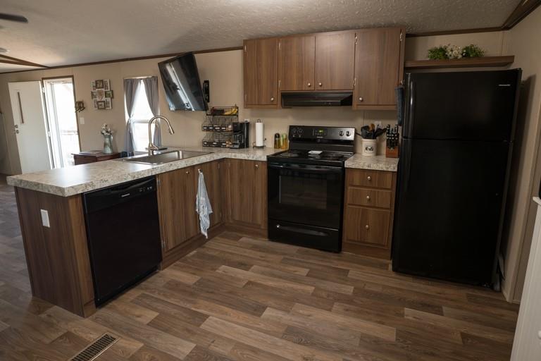 Waelder, Texas 78959, United States, 3 Bedrooms Bedrooms, ,2 BathroomsBathrooms,Residential,Active,214531