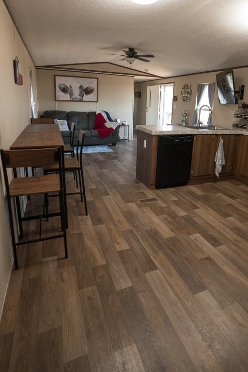 Waelder, Texas 78959, United States, 3 Bedrooms Bedrooms, ,2 BathroomsBathrooms,Residential,Active,214531