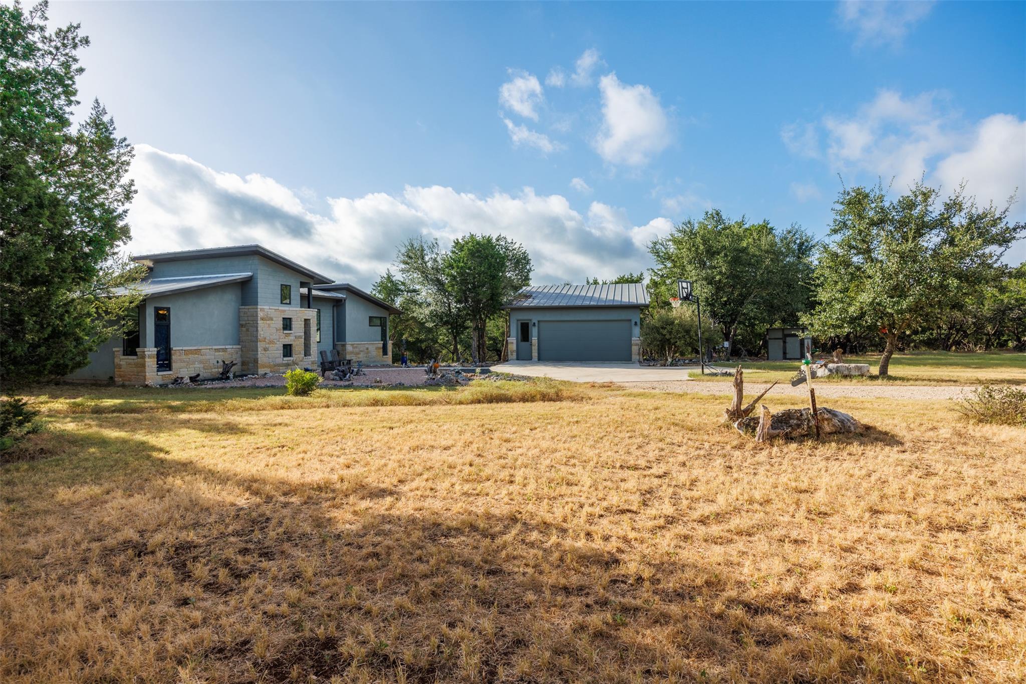 102 Leach LN