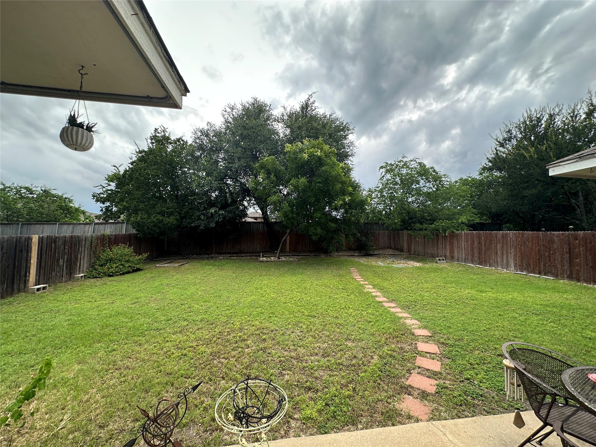 908 Honeysuckle DR