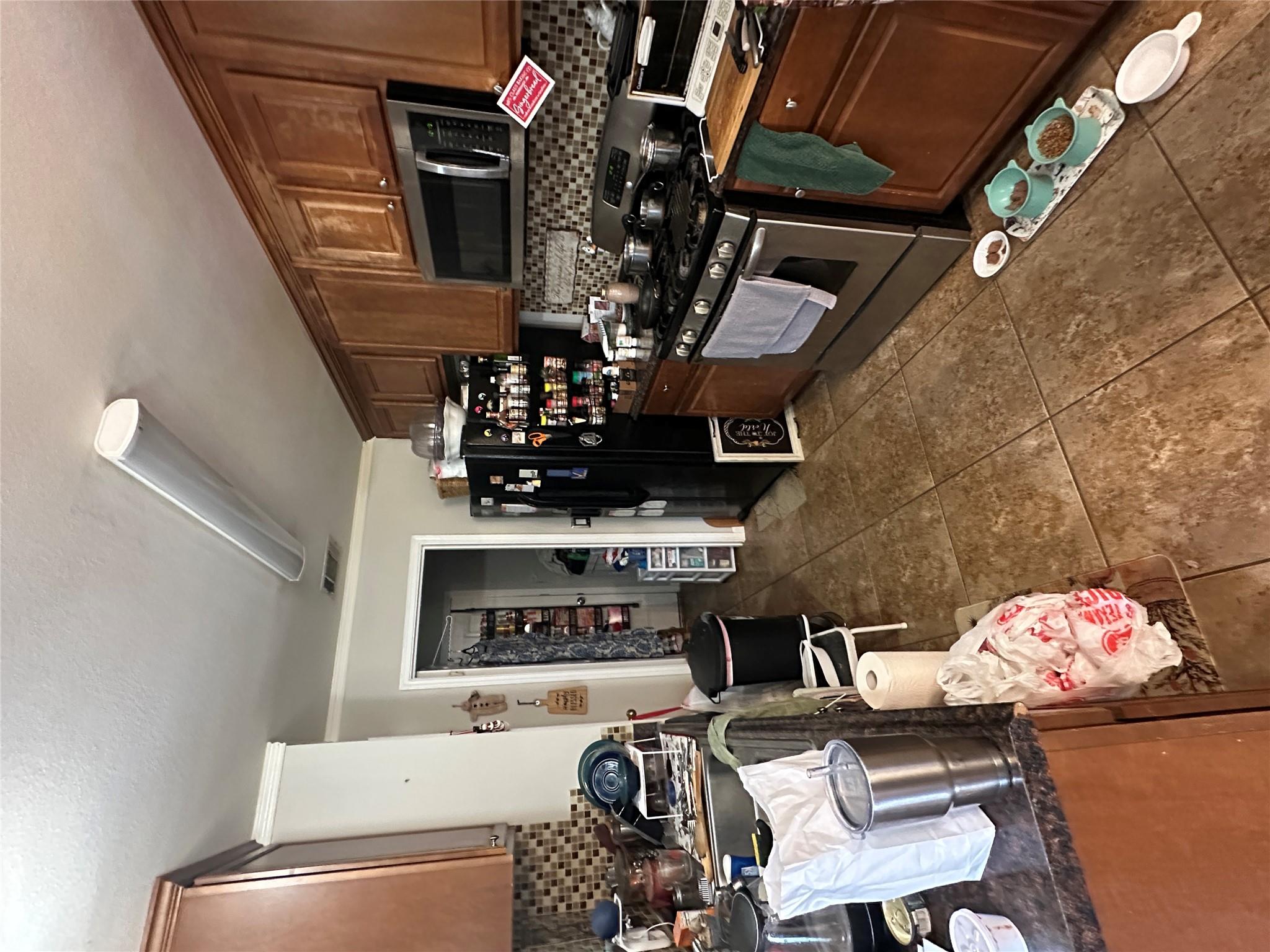 908 Honeysuckle DR