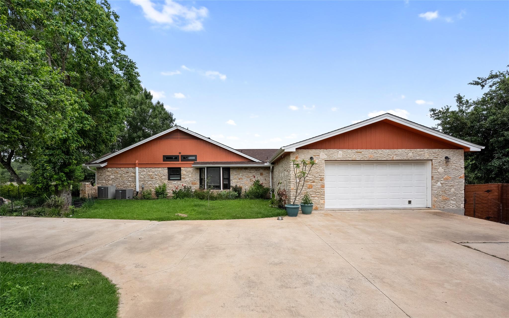 301 Oak Ridge RD