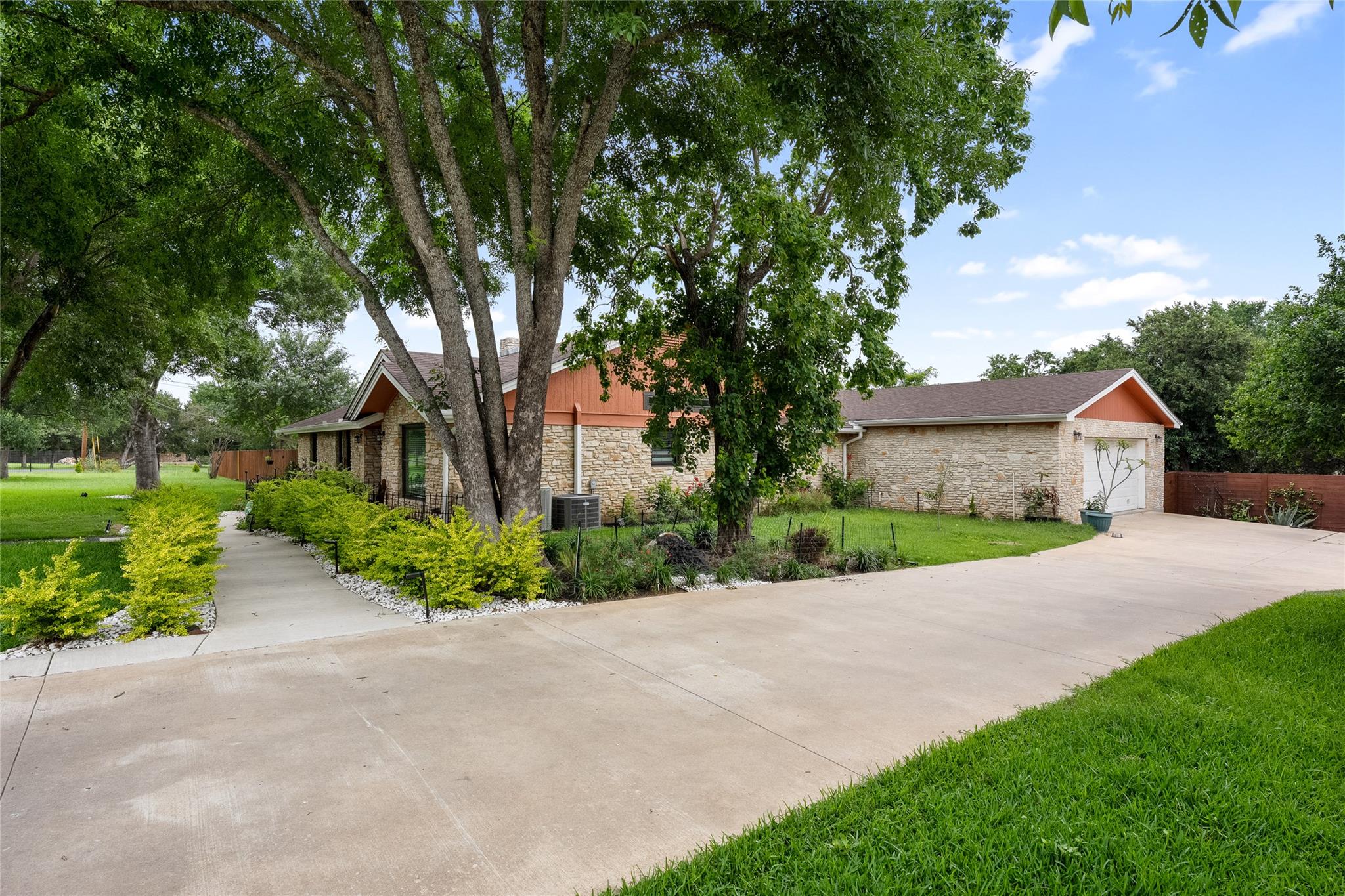 301 Oak Ridge RD