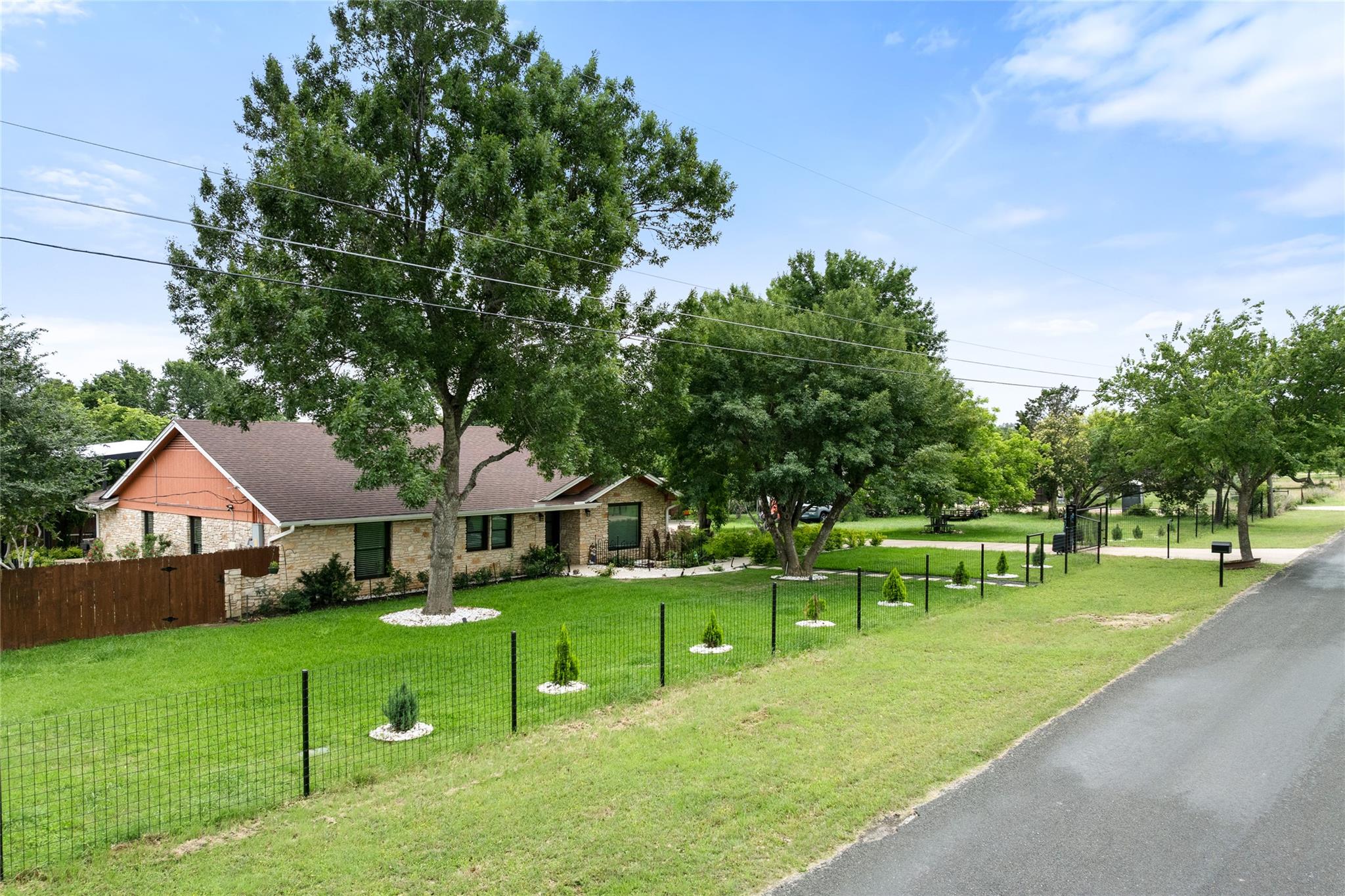 301 Oak Ridge RD