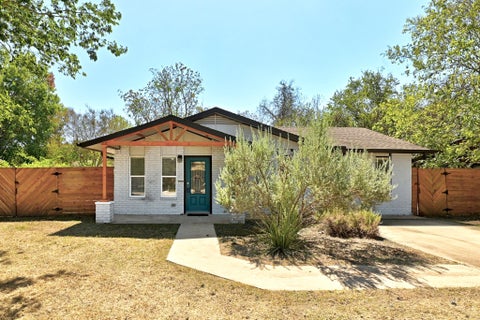 Photo of 407 Magnolia ST, Bastrop, TX 78602 (MLS # 1431935)