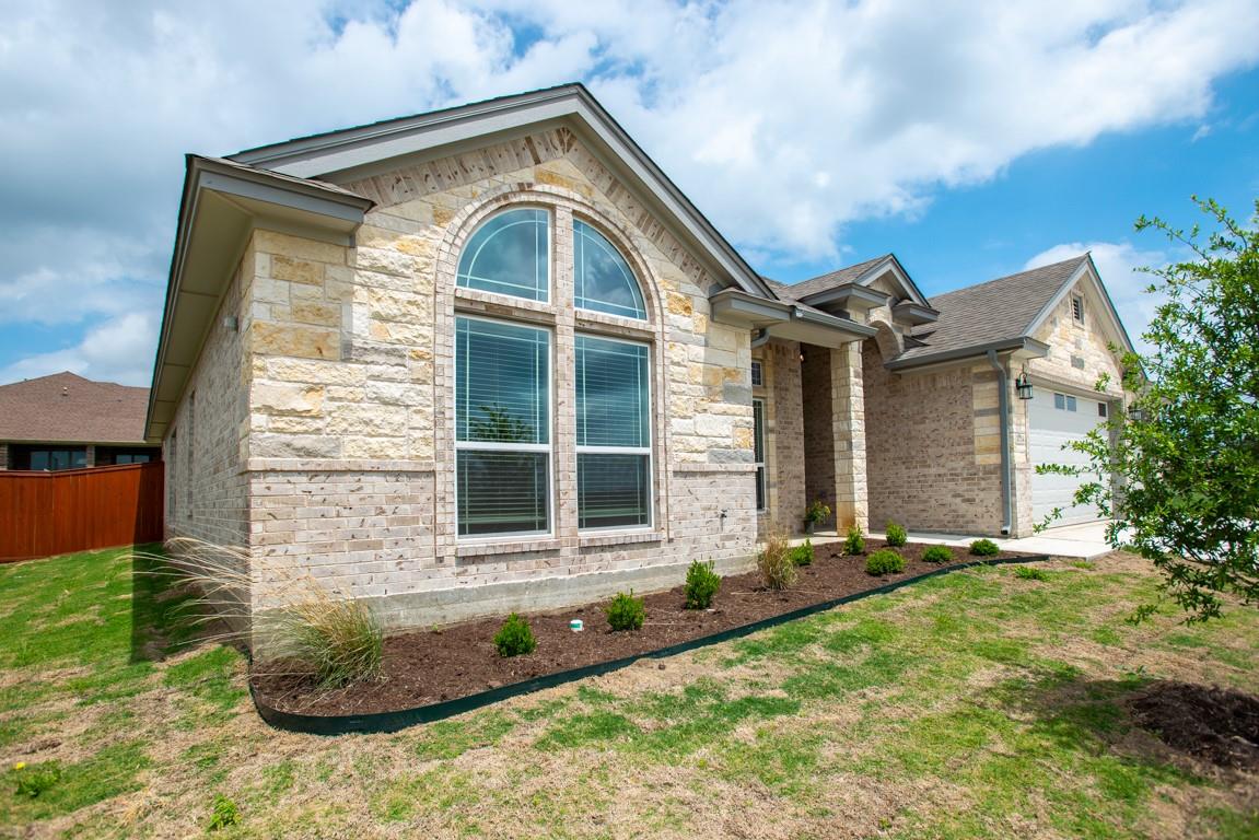 1014 Winchester DR