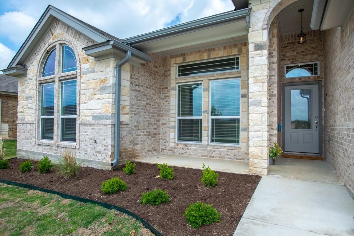 1014 Winchester DR