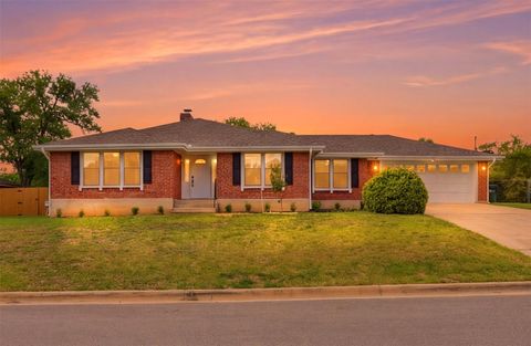 Photo of 205 Sunshine DR, Georgetown, TX 78628 (MLS # 3006239)