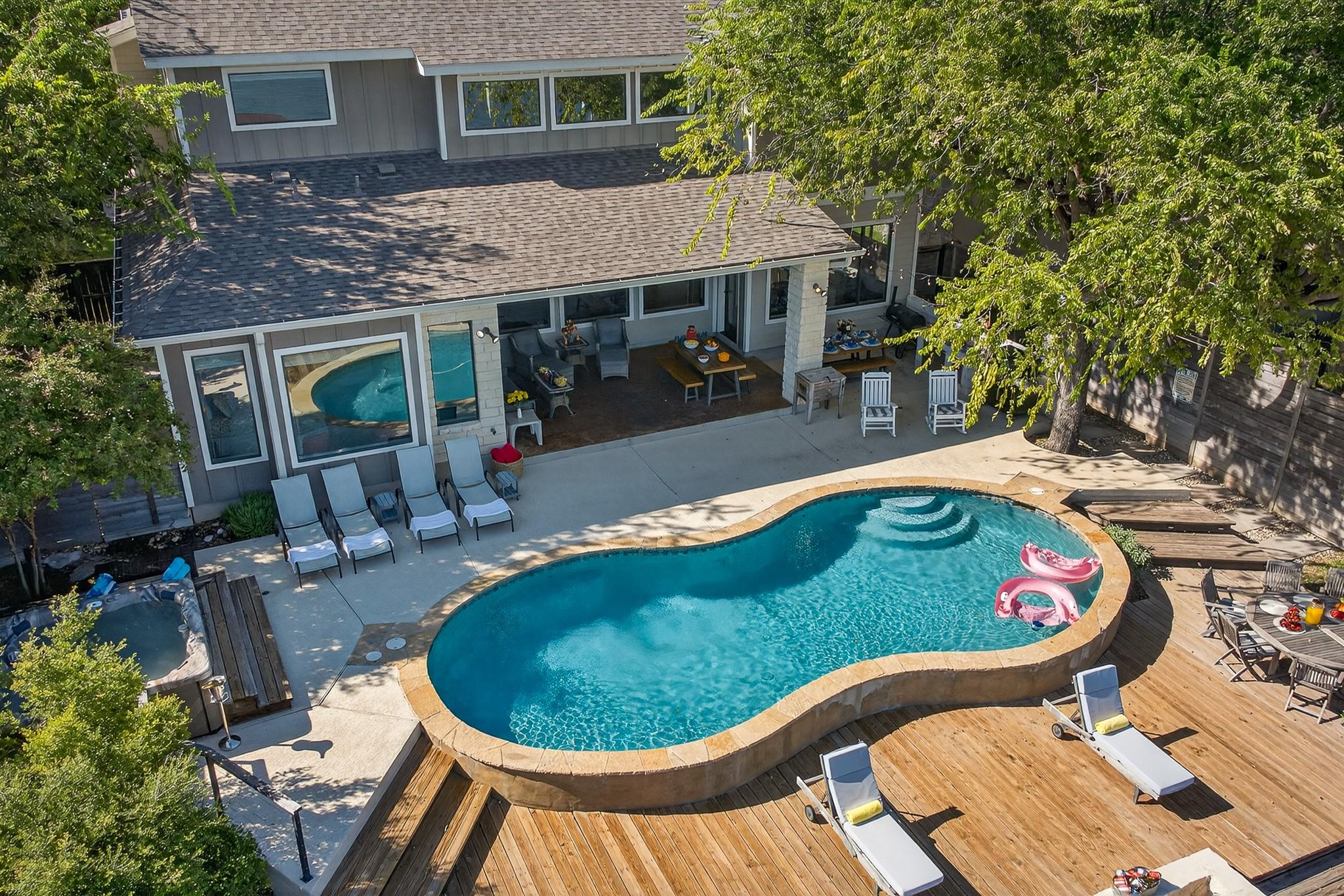 121 Christopher LN