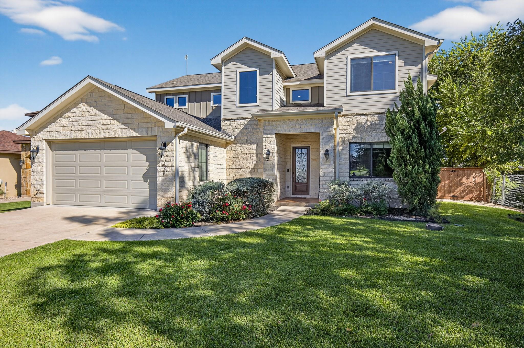 121 Christopher LN