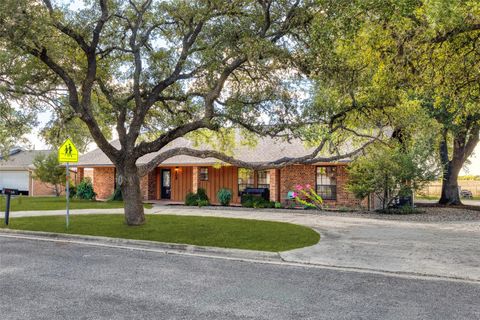 208 S Mulberry Ave Luling TX 78648